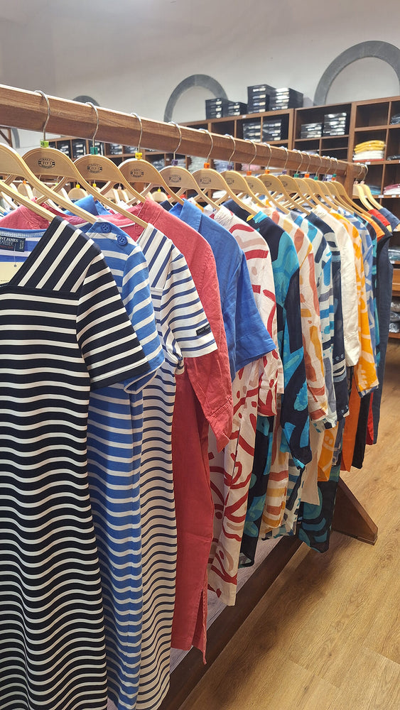 Interno del negozio La Maona a Firenze — abbigliamento nautico e casual